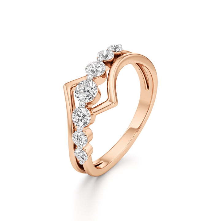 Graduated Diamond V-Band Ring